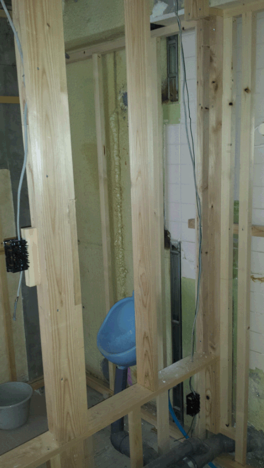 トイレ壁の柱の拡大写真