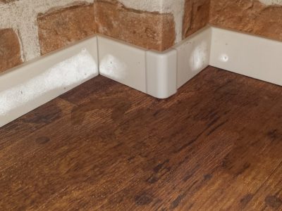 夏の地下室の結露